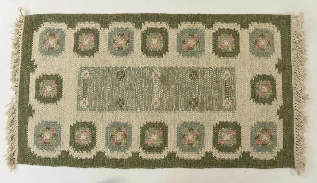 DANISH KILIM RUG: Dimensions: (Incl. fringe) L 51" x W 26.5" Condition: Few small stains.