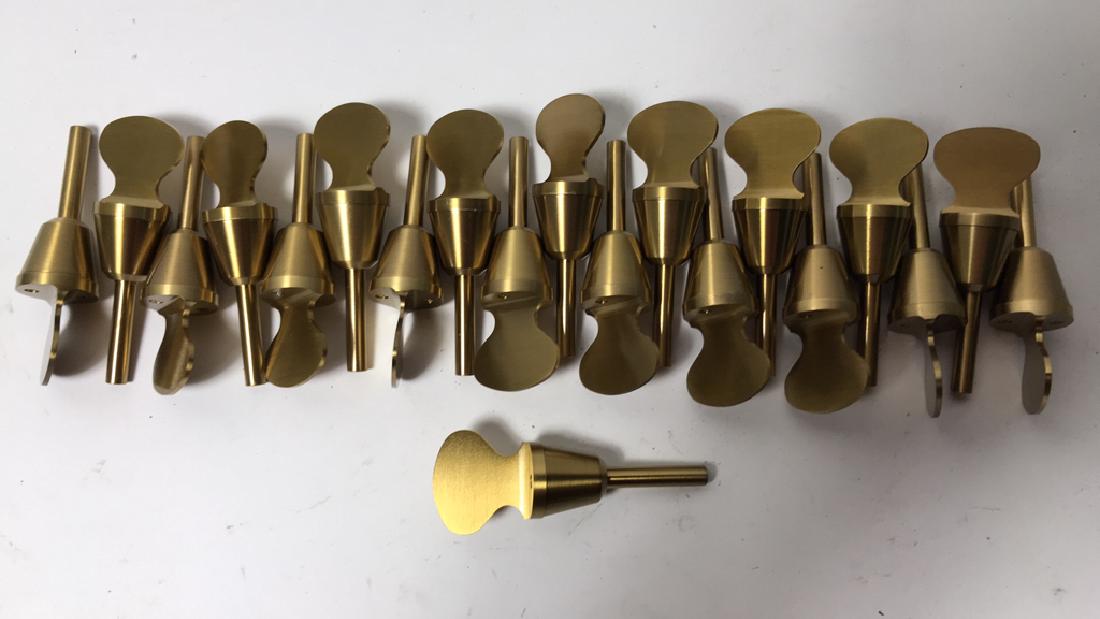 (20) ELGIN CHRONOMETER CLOCK KEYS (1 of 5)