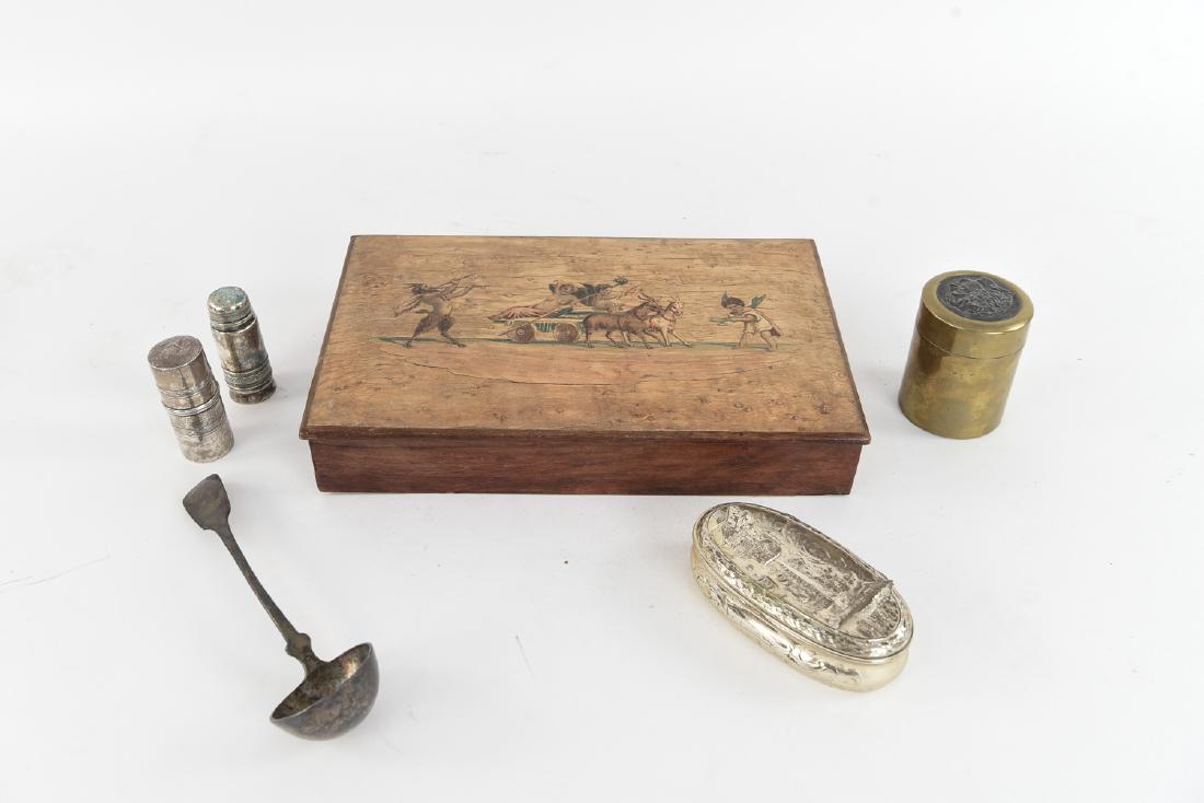 GROUPING OF DECORATIVE ITEMS (1 of 9)