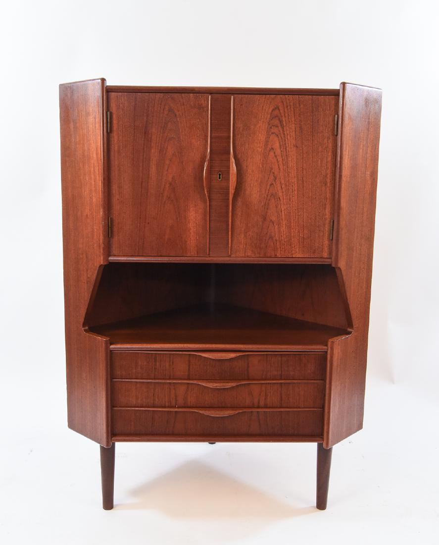 DANISH MID CENTURY TEAK CORNER BAR CABINET (1 of 12)