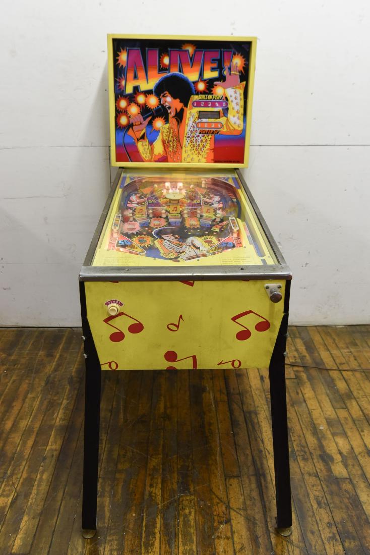 ELVIS PINBALL MACHINE (1 of 9)