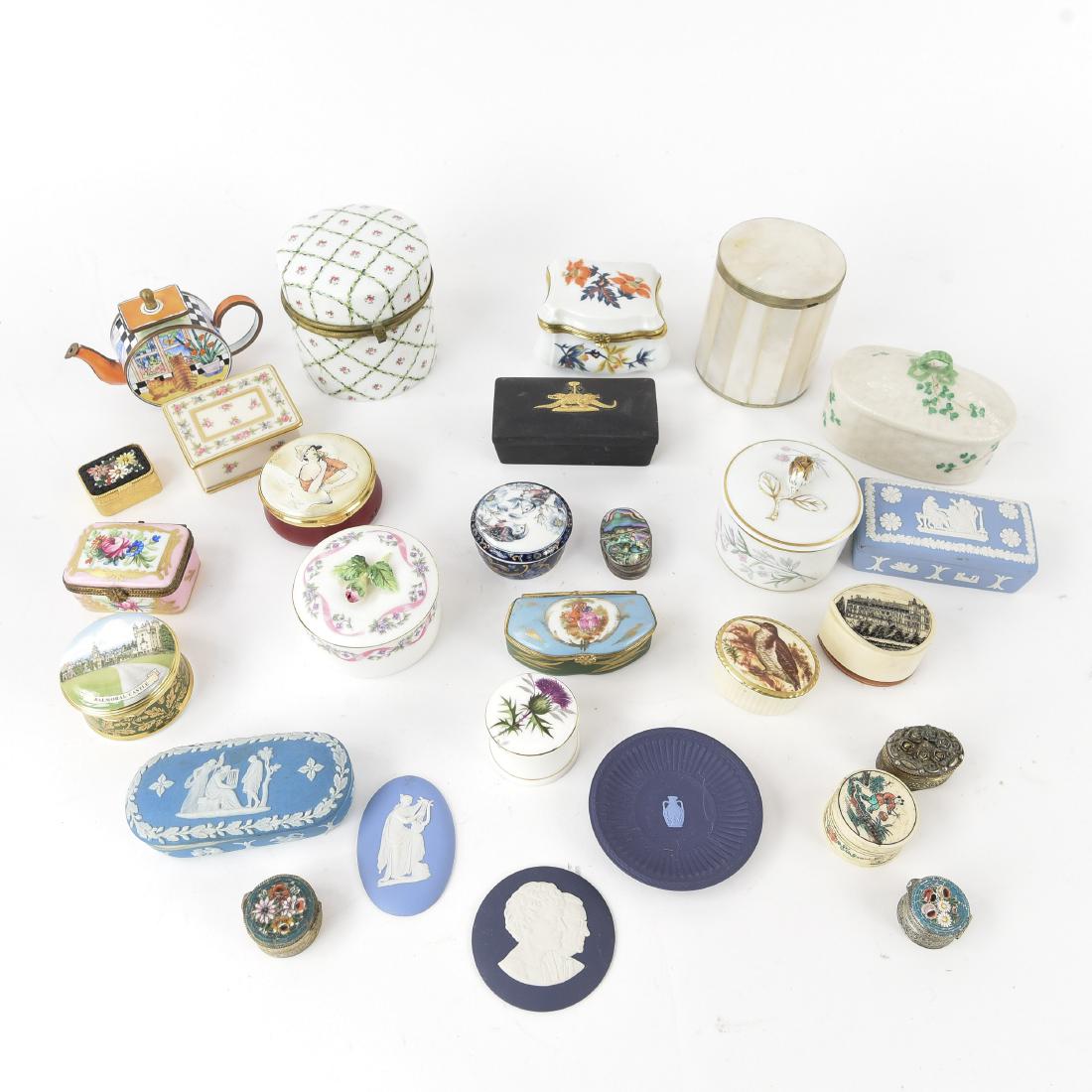 GROUPING OF PORCELAIN BOXES ETC. (1 of 10)