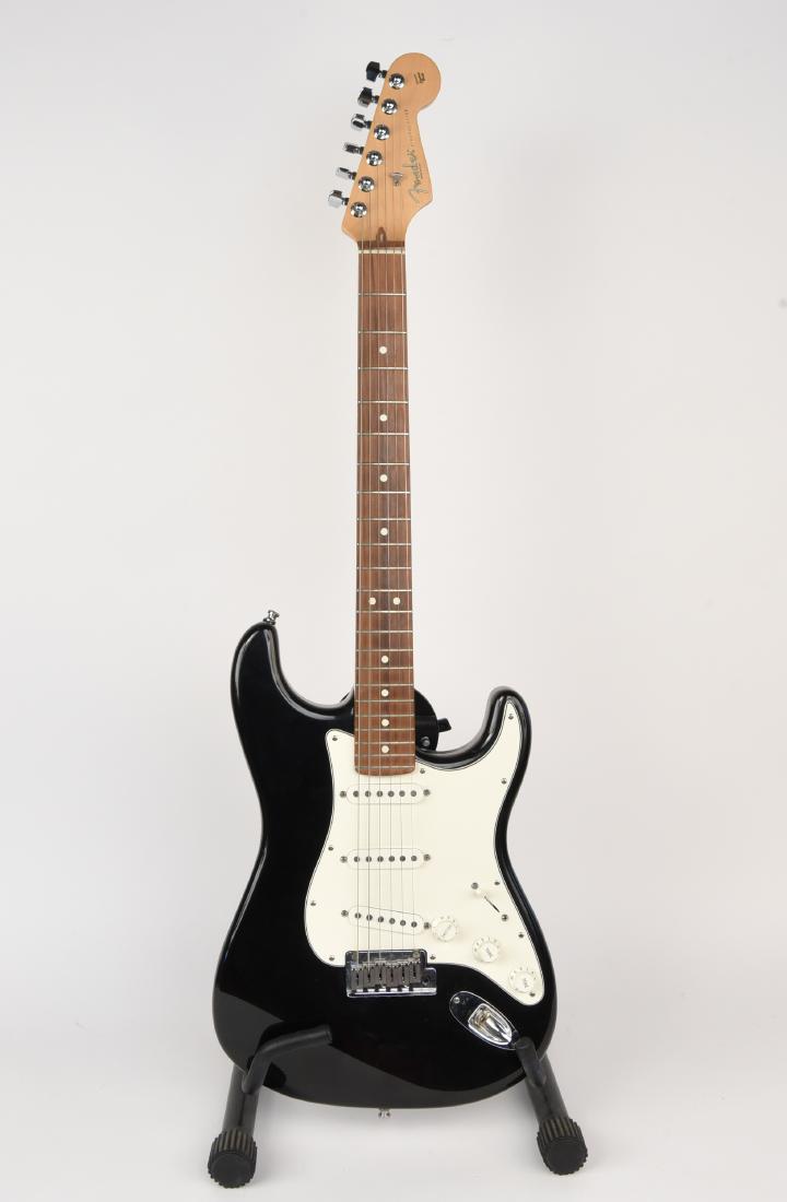 FENDER STRATOCASTER ELECTRIC GUITAR MADE IN USA (1 of 17)
