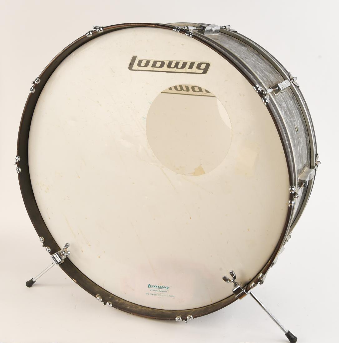 LUDWIG BLUE/OLIVE BADGE GRAY MARINE BASS DRUM: Vintage 28X12 Bass drum with spurs. Good condition. Dimensions: H 29" x W 29" x D 13" Condition: Wear consistent with age and use. Few small dents.