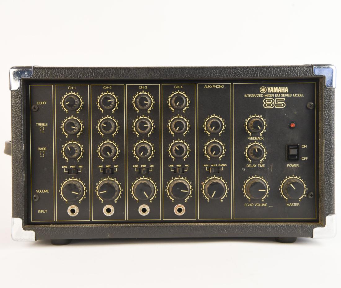 YAHMAHA EM85 MIXER PREAMP WITH ANALOG DELAY (1 of 9)