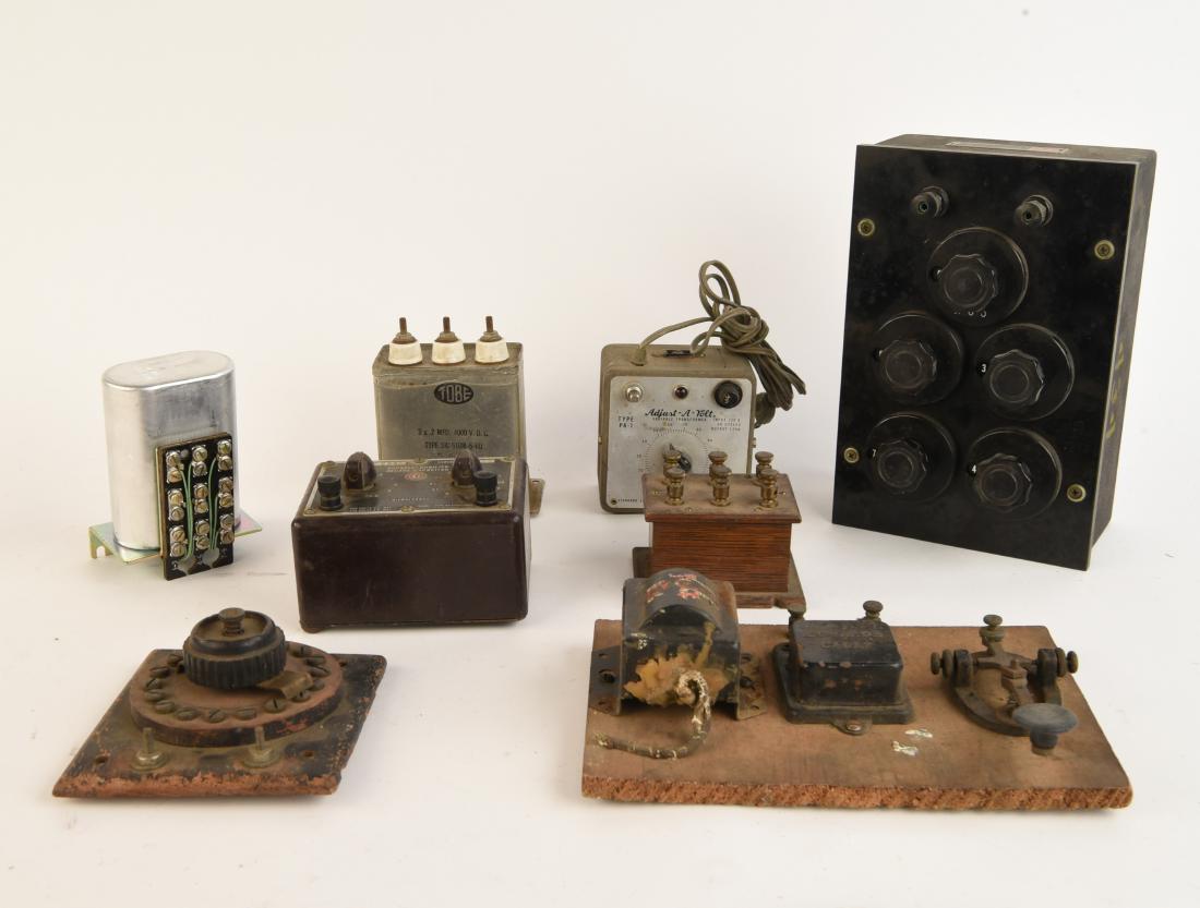 GROUP OF EARLY AND VINTAGE ELECTRONICS