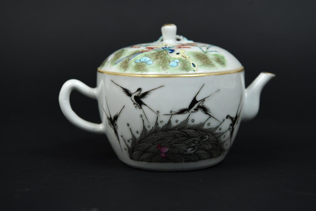 ASIAN PORCELAIN TEAPOT (1 of 9)
