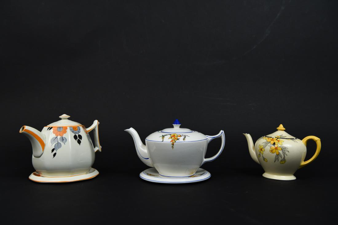 (3) TEAPOTS INCL. PALISSY, DUCAL A.G. RICHARDSON: (3) teapots. Including A.E. Jones "Palissy" 1936-1941. One Crown Ducal A.G. Richardson "Sunburst" 1916-1925, marked underneath. Two marked Palissy underneath. Dimensions: (Orange Palissy) H 6" x W 8"