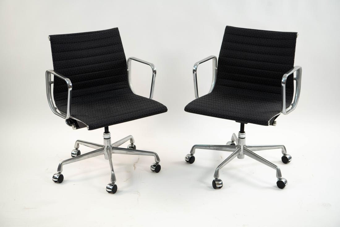 PAIR OF EAMES ALUMINUM GROUP MANAGEMENT CHAIRS (1 of 15)