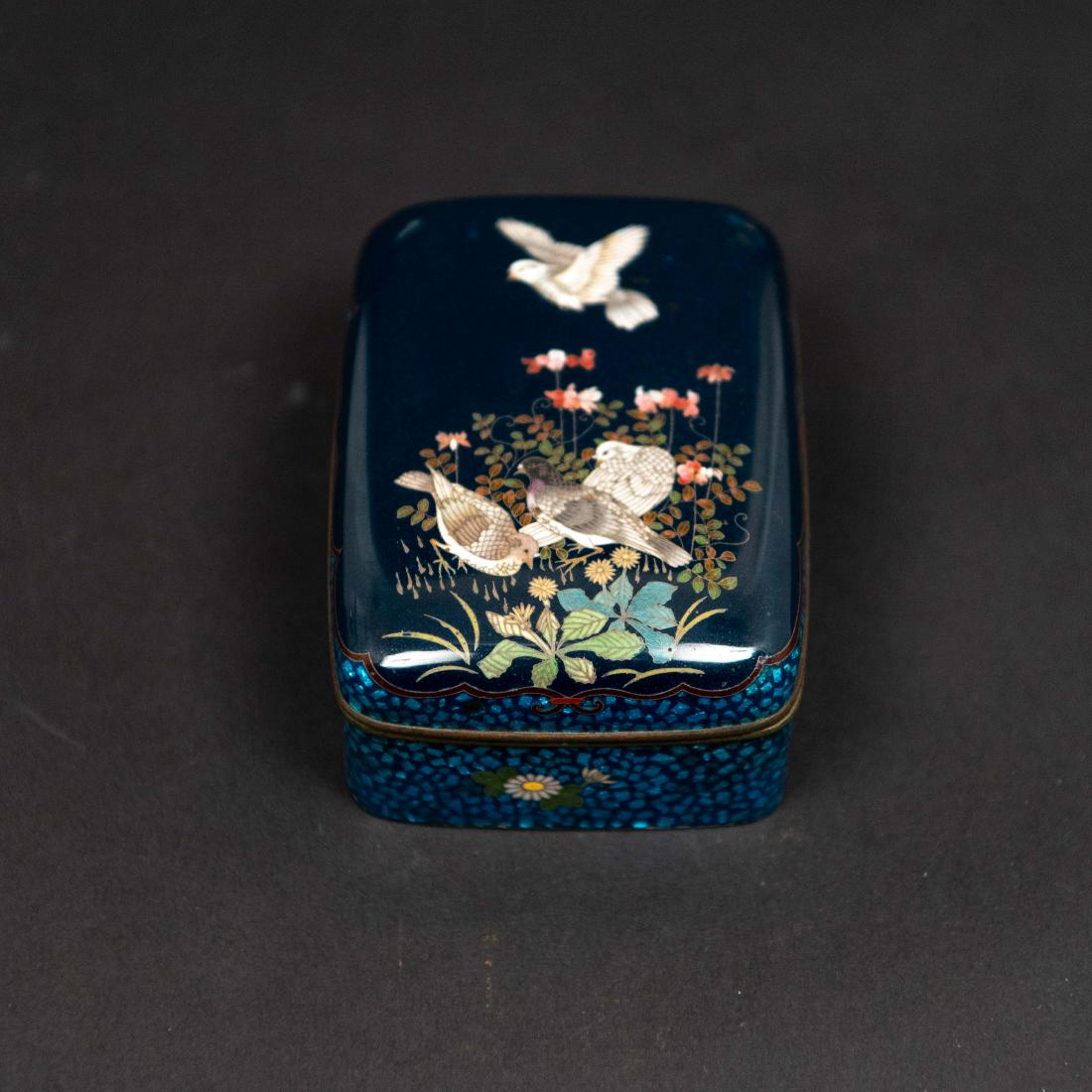 CLOISONNE DRESSER BOX: Dimensions: H 1.75" x W 4" x D 2.75" Condition: Few small surface losses.