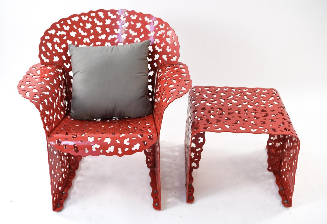 RICHARD SCHULTZ KNOLL TOPIARY CHAIR & OTTOMAN: With original Knoll covers. Dimensions: H 30" x W 29" x D 30" Condition: Light surface wear.