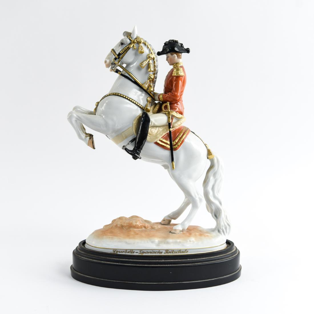 AUGARTEN WIEN AUSTRIAN PORCELAIN FIGURE (1 of 13)