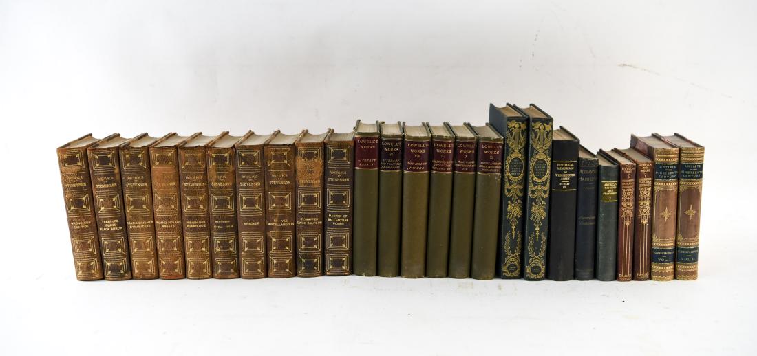 GROUPING OF VINTAGE AND ANTIQUE BOOKS (1 of 19)