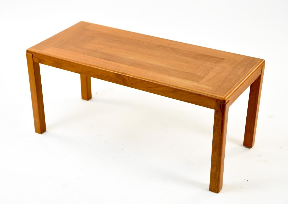 DANISH TEAK COFFEE TABLE (1 of 9)