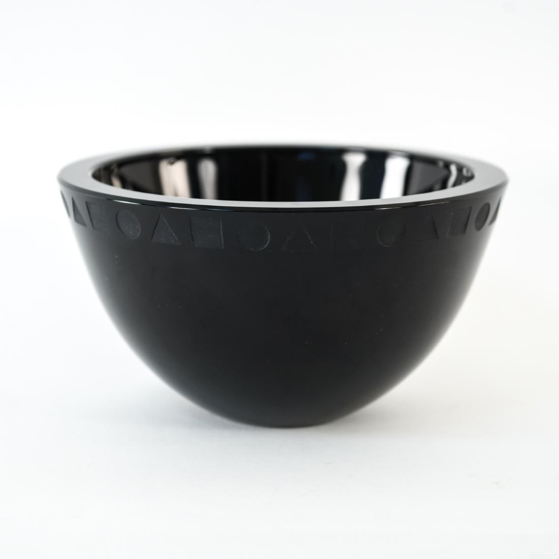 WARD BENNETT SASAKI ART GLASS BOWL: Marked on base. With label in interior. Dimensions: H 4.75" x D 8.75" Condition: Couple light scratches.