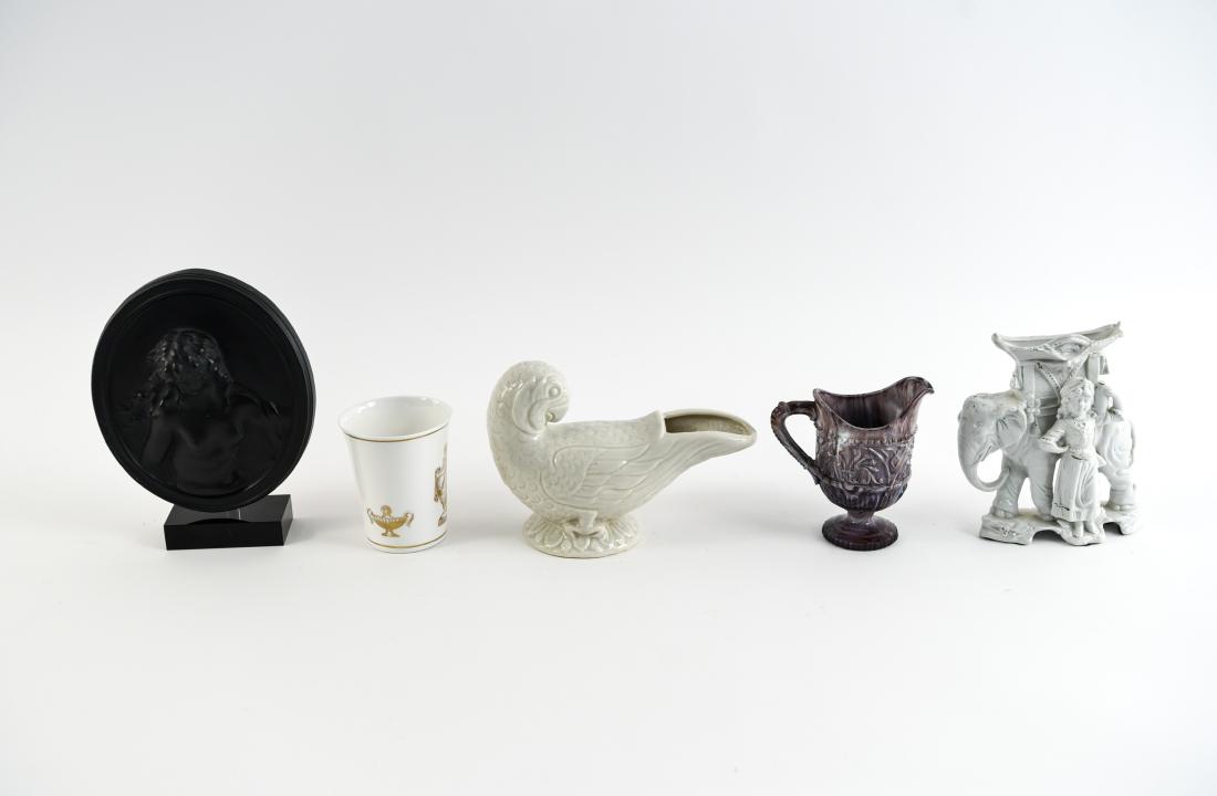 DECORATIVE GROUPING INCL. PORCELAIN ETC. (1 of 11)