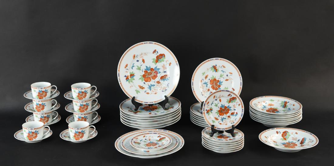 LIMOGES PORCELAIN SERVICE FOR (8) (1 of 18)