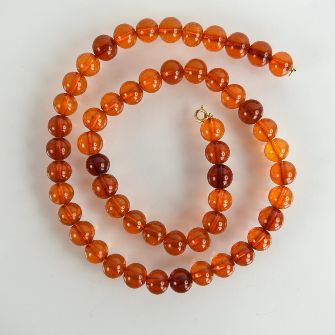 ROUND CHINESE STYLE AMBER BEAD NECKLACE (1 of 7)