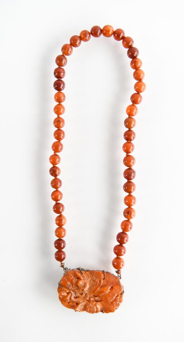 ANTIQUE CHINESE AMBER BEAD NECKLACE (1 of 7)
