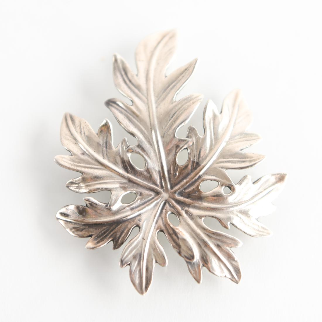 VINTAGE MINGS HAWAII STERLING SILVER LEAF BROOCH (1 of 7)