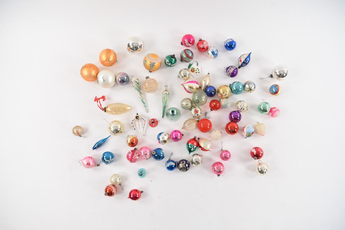 GROUPING OF VINTAGE CHRISTMAS ORNAMENTS (1 of 13)