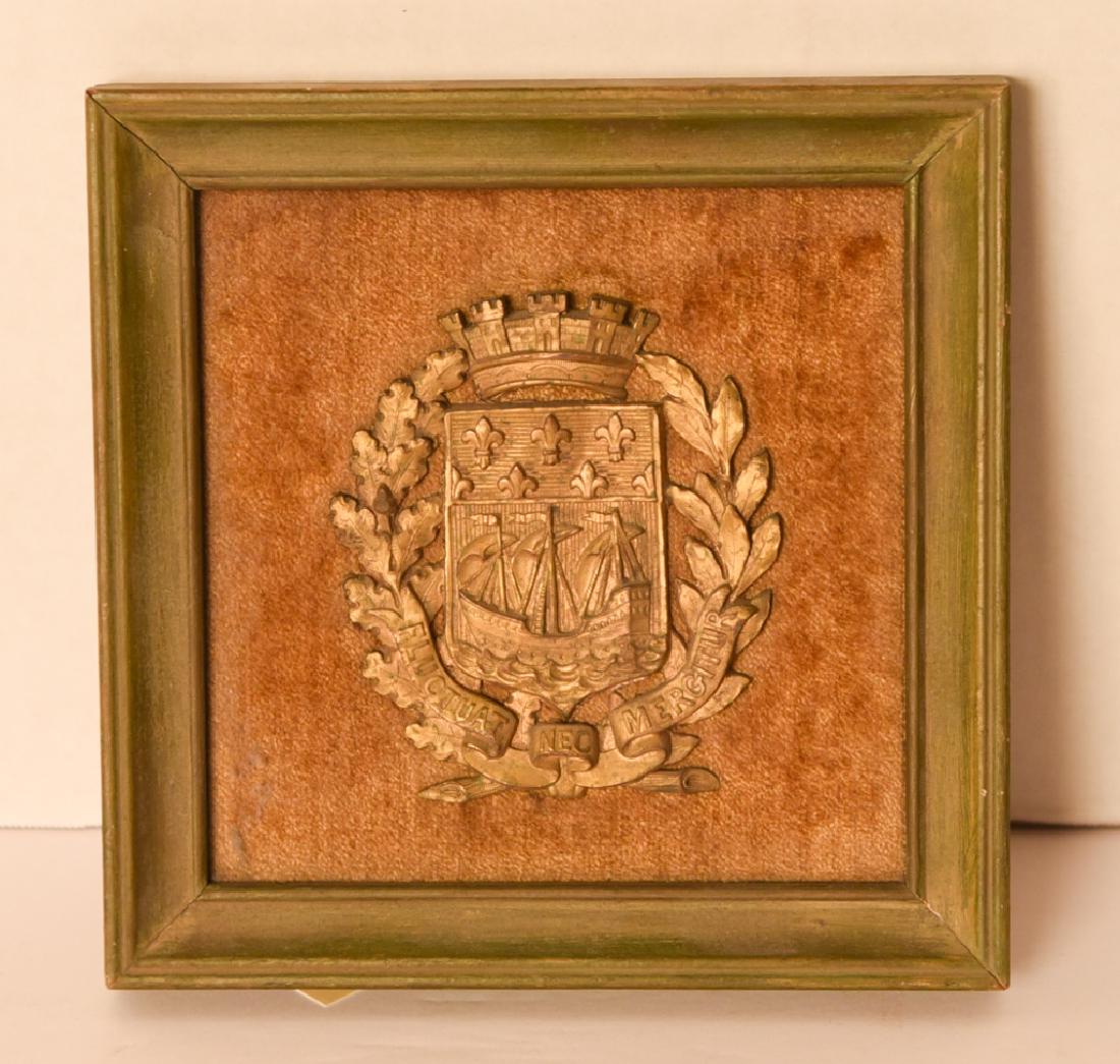 BRONZE ORMOLU INSIGNIA CREST: Dimensions: (Frame) H 7.25" x W 7.25", (Bronze) H 4" x W 3.5" Condition: No issues to note.