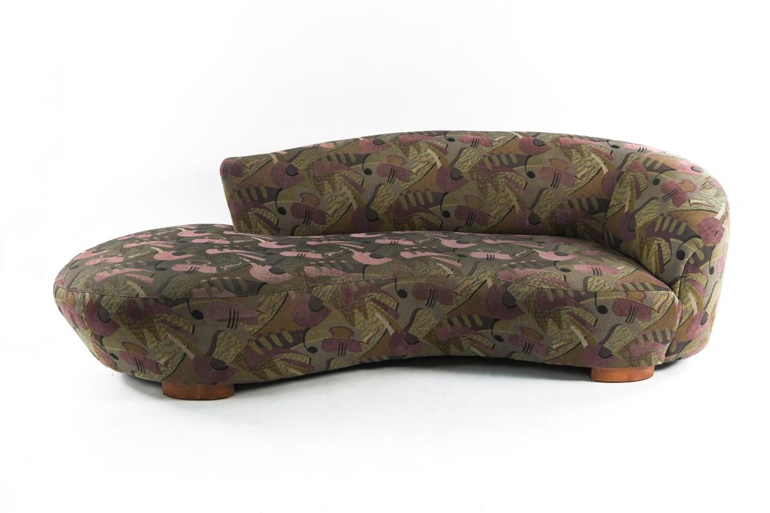 VLADIMIR KAGAN CLOUD SOFA: Dimensions: H 29" x W 98" x D 44" x SH 14.5" Condition: No issues to note.