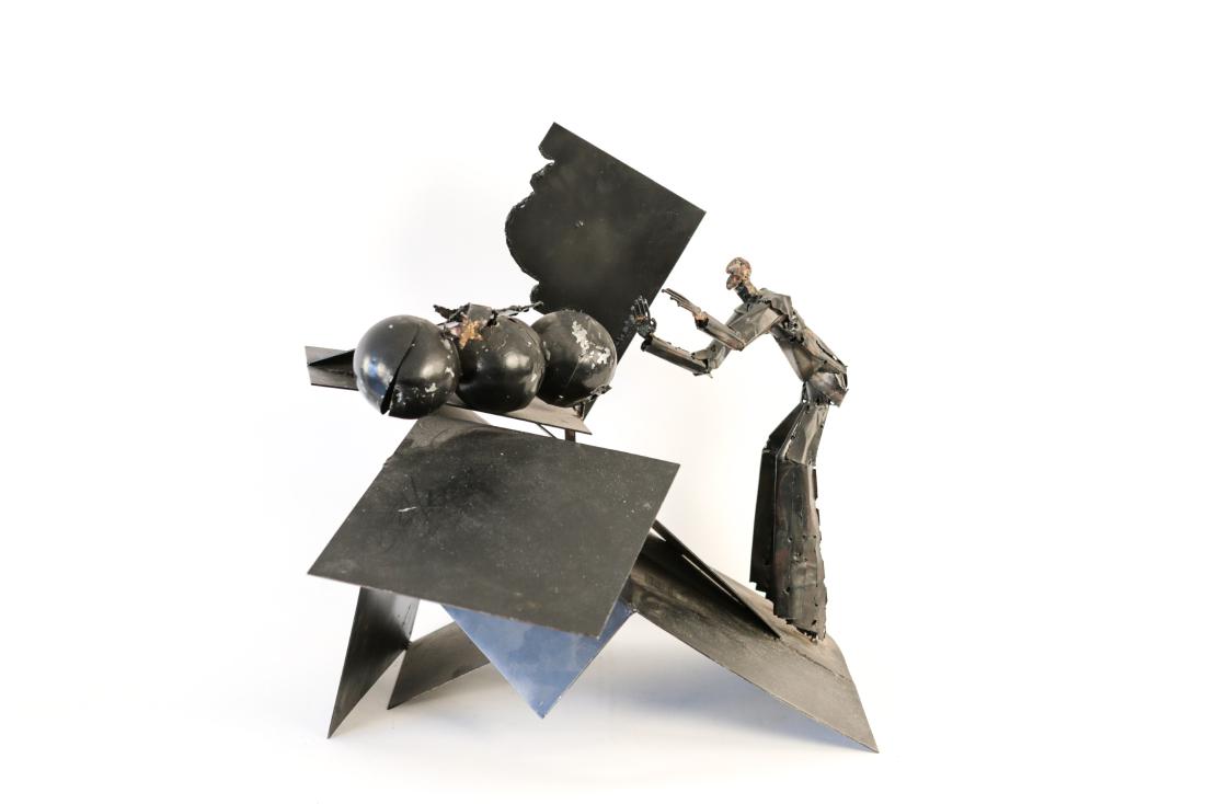 ABSTRACT BRUTALIST METAL SCULPTURE: Dimensions: 25" H x 21.5" x 16" D Condition: weighs roughly 15lbs, over all no issues to note