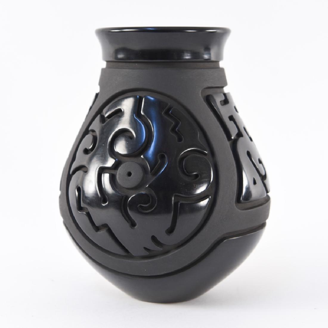 SOUTHWEST SANTA CLARA PUEBLO BLACKWARE POTTERY (1 of 10)