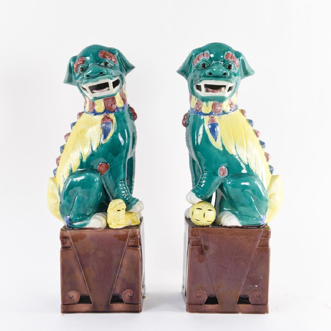 PAIR OF CHINESE CERAMIC FOO DOGS (1 of 10)