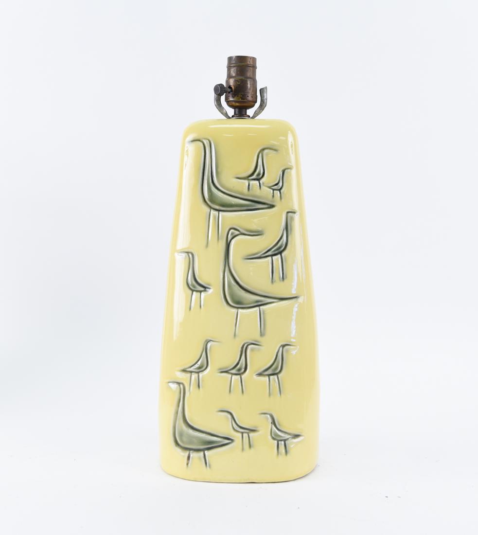 MID-CENTURY ITALIAN CERAMIC BIRD LAMP: Dimensions: H (to socket) 18" x W 7" x D 5.25" Condition: No issues to note.