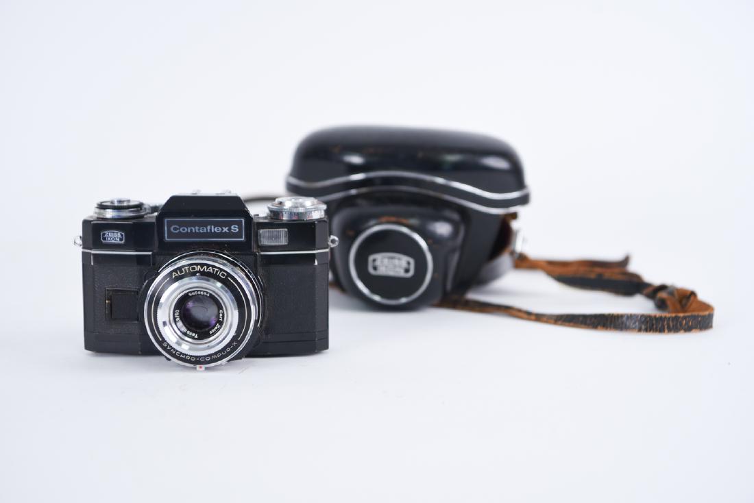VINTAGE ZEISS IKON CAMERA: Made in Germany. In original carrying case. Model Contaflex S . Dimensions: H 4.5" x W 6.25" x D 3.75" Condition: Camera not tested. Leather case showing wear. Leather dry and cracking with breaks.