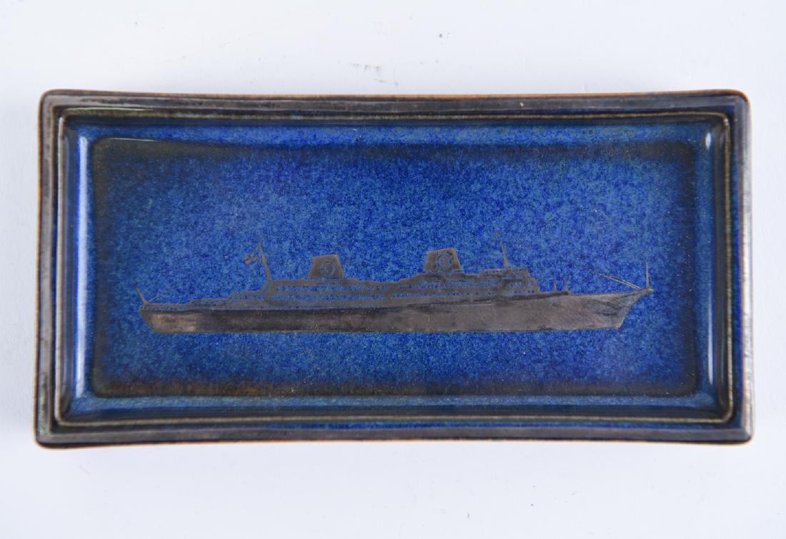 GUSTAVSBERG SHIP TRAY: Marked underneath: Gustavsberg. Dimensions: H .5" x W 6" x D 3" Condition: No issues to note.