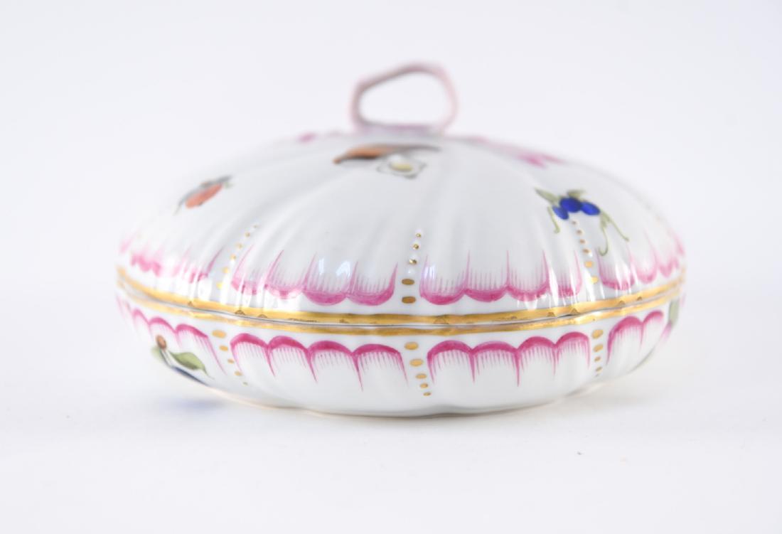 HEREND ROUND LIDDED CANDY DISH (1 of 7)