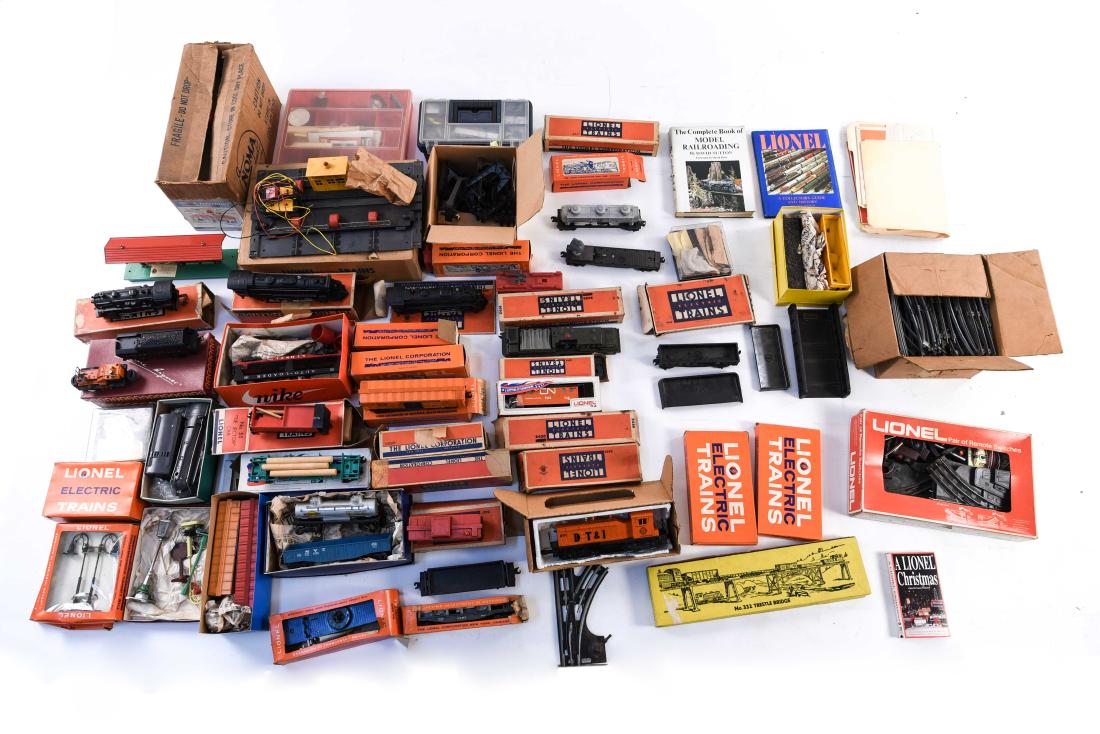 GROUPING OF LIONEL TRAINS (1 of 12)