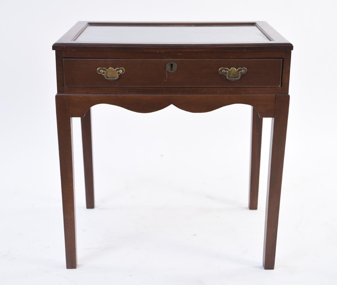 SMALL VINTAGE DISPLAY VITRINE TABLE (1 of 13)