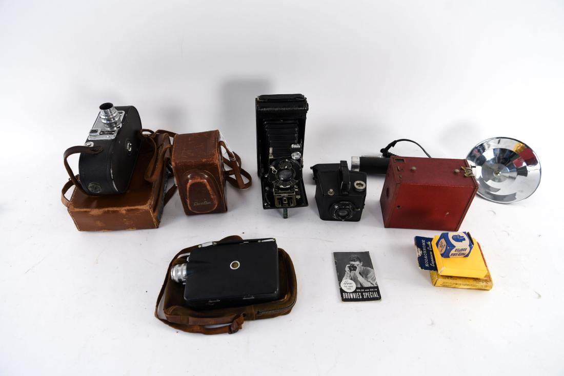 VINTAGE CAMERA EQUIPMENT (1 of 19)