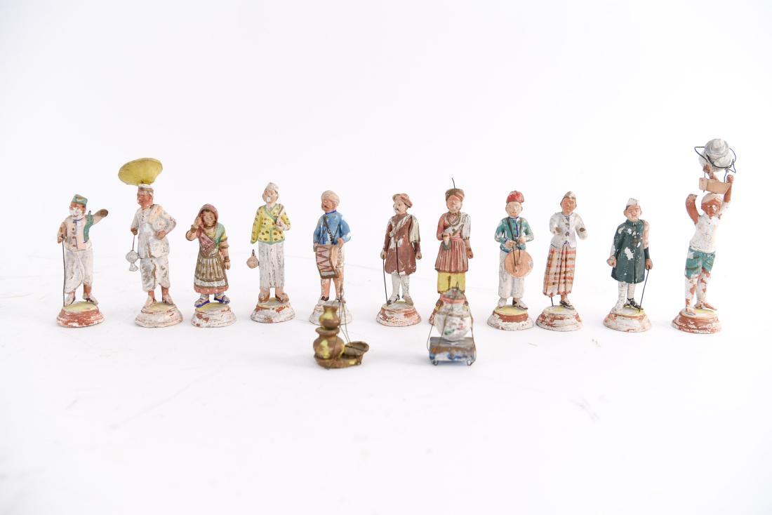 GROUPING OF SMALL CERAMIC FIGURES (1 of 10)