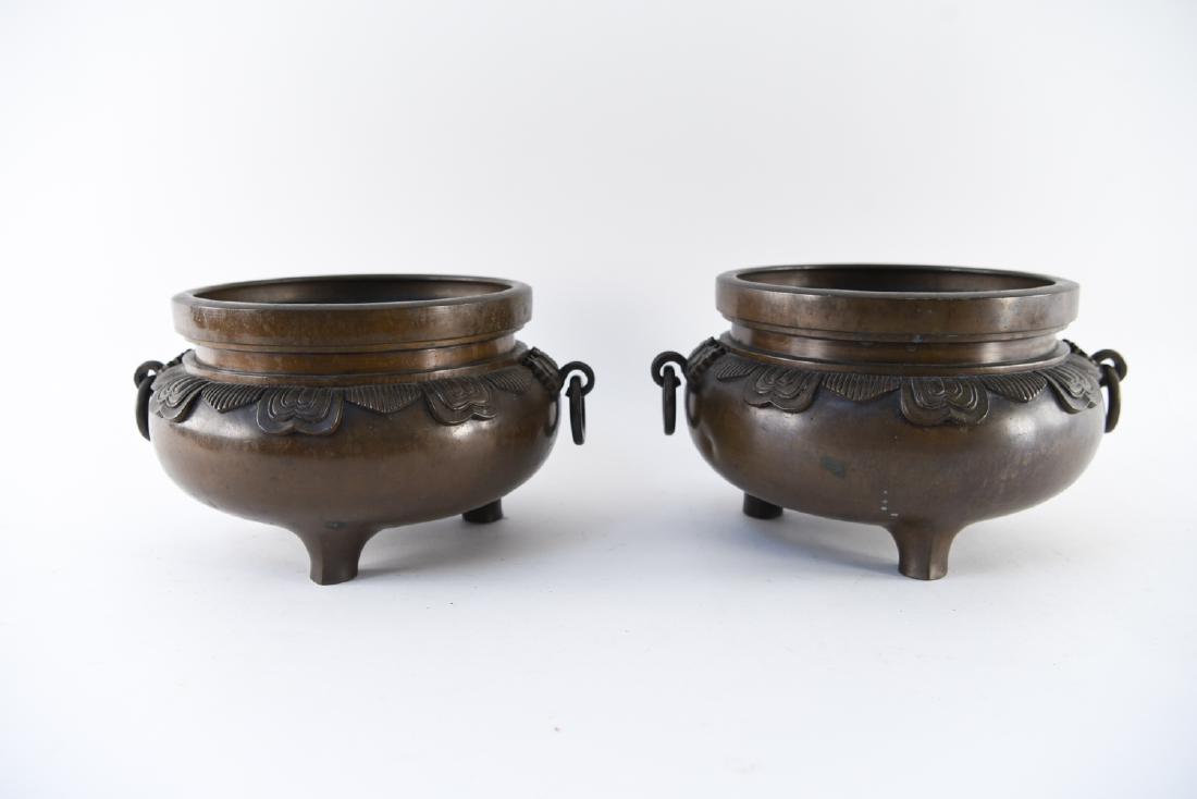 PAIR OF QING DYNASTY CAST BRONZE JARDINIERES (1 of 13)