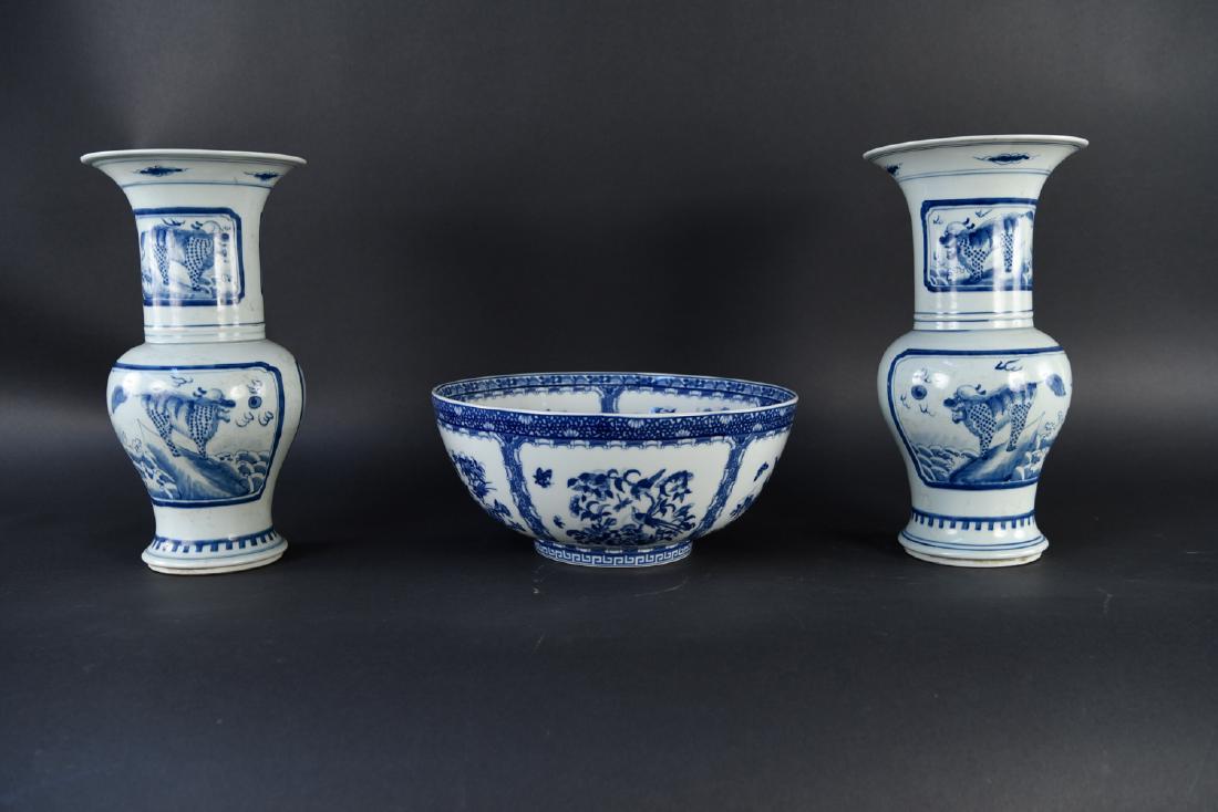 PAIR OF 20TH C. CHINESE PORCELAIN VASES AND BOWL (1 of 13)