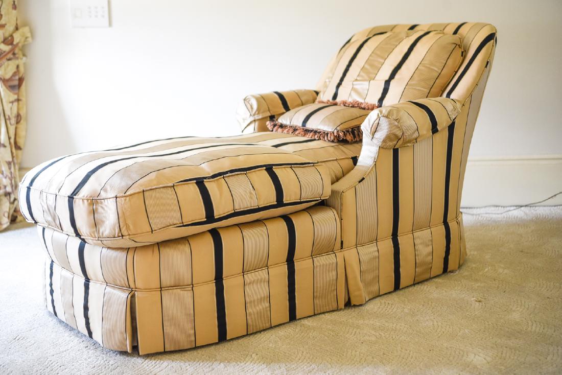 PENNSYLVANIA HOUSE CHAISE LOUNGE: Detached tag under cushion. Dimensions: H 32" x W 62" x D 32" x SH 17" Condition: Showing light overall signs of wear. Few small stains.