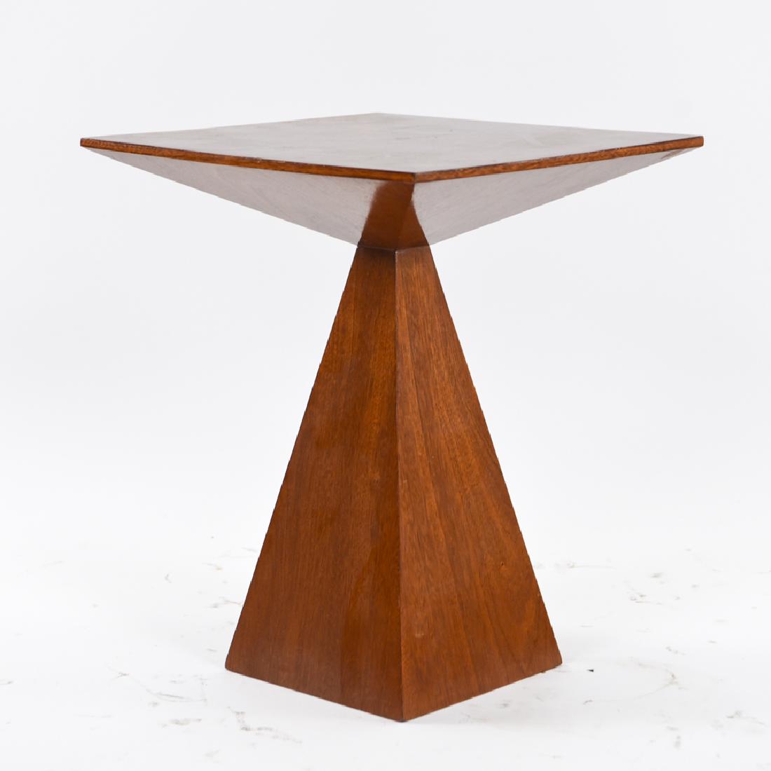 MID-CENTURY PYRAMID BASE SIDE TABLE: Dimensions: H 20.25" x W 16.25" x D 16.25" Condition: Wear consistent with age and use. Surface scratches, nicks, dings.