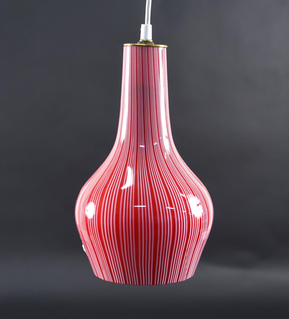1960S ITALIAN ART GLASS PENDANT LIGHT: Dimensions: (Pendant) H 11.5" x Dia. 6.5" Condition: Not tested.