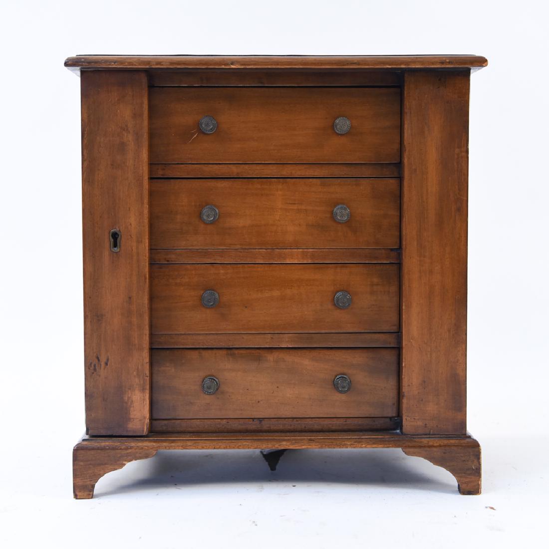 MINIATURE LOCK SIDE JEWELRY CHEST OF DRAWERS (1 of 8)