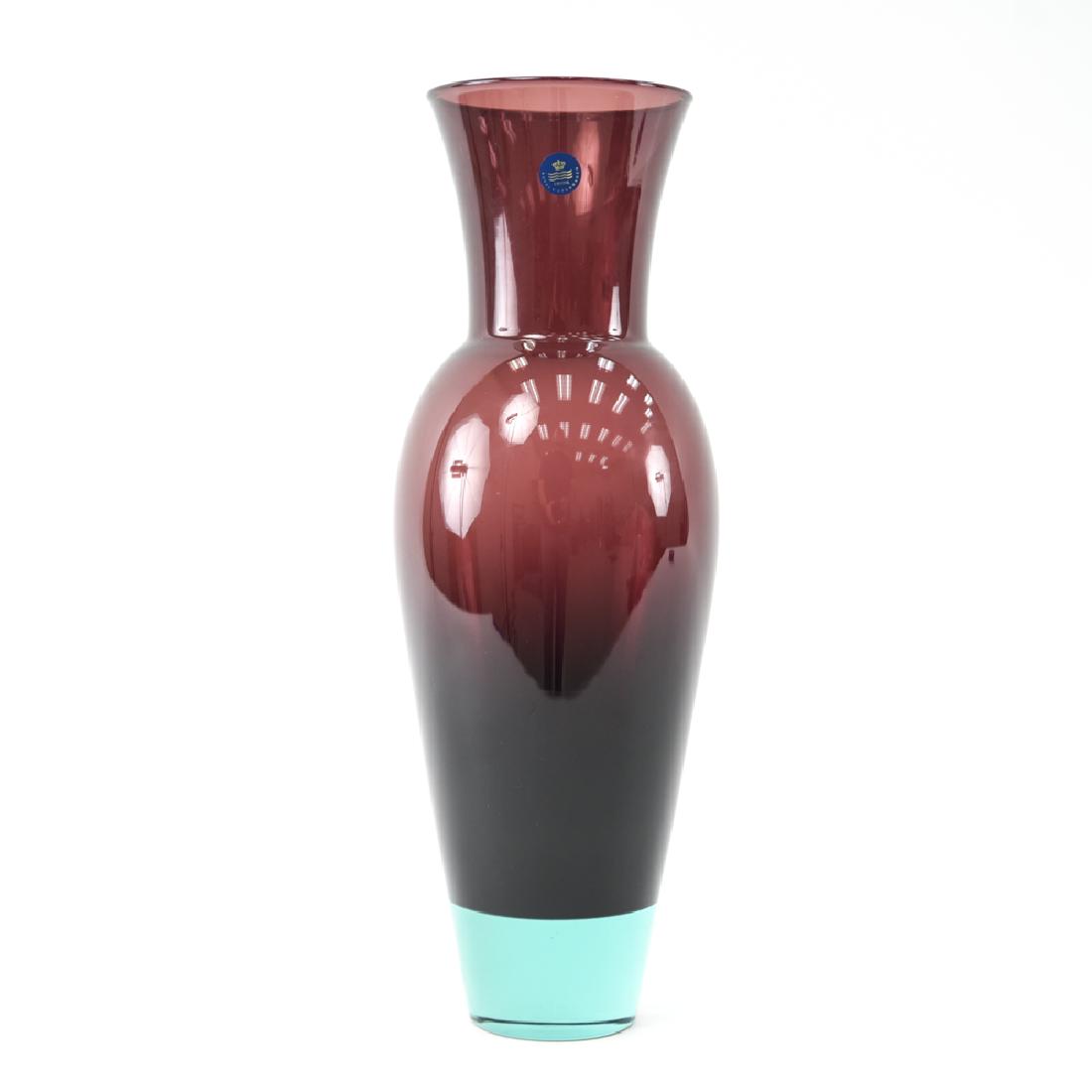 ANJA KJAER HOLMEGAARD MID-CENTURY VASE: Holmegaard Glasvaeek "Harlekin". Label included. Dimensions: H 14.5" x D 4.5" Condition: Small surface smudges.