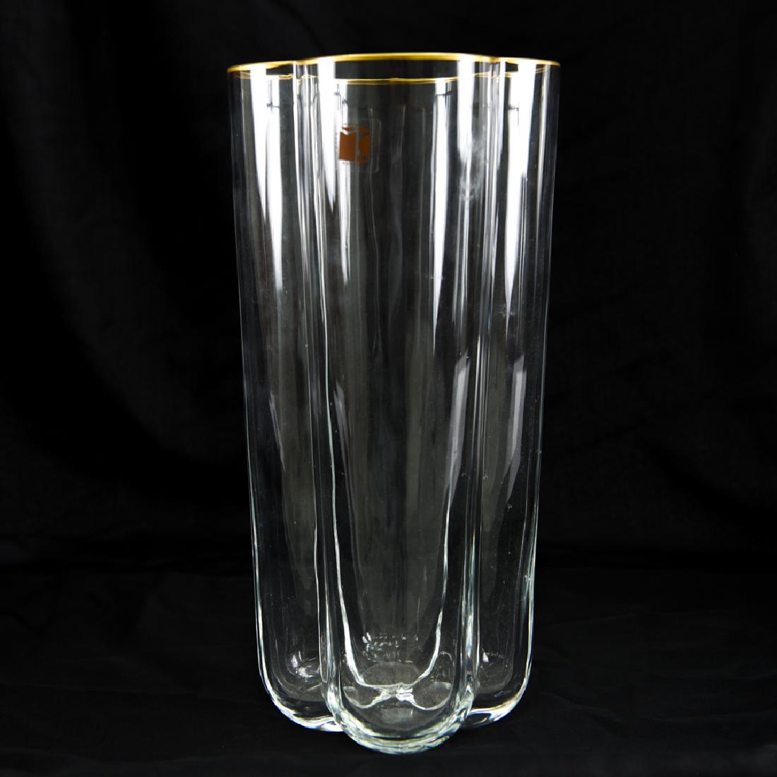 CARLO MORETTI HAND BLOWN GLASS VASE: With gold rim. Label with Moretti Murano attached. Dimensions: H 13" x W 6.25" x D 6.25" Condition: No issues to note.