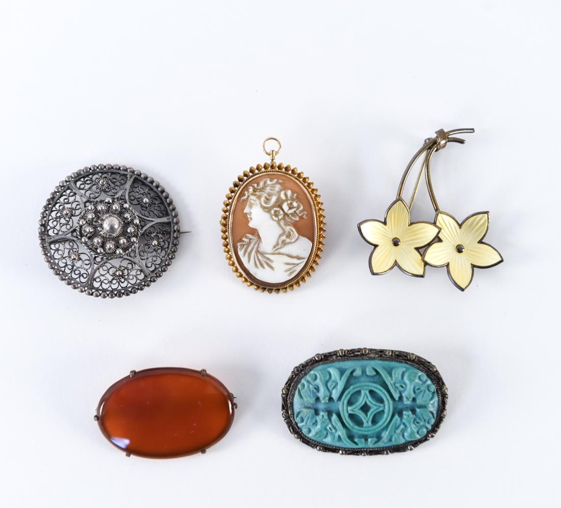 GROUPING OF ANTIQUE BROOCHES PINS: Including Chinese carved turquoise and sterling filigree, Victorian sterling and agate, Old European silver filigree, Sterling Norway enameled flower and carved shell cameo set in 14 karat gold. Dimen