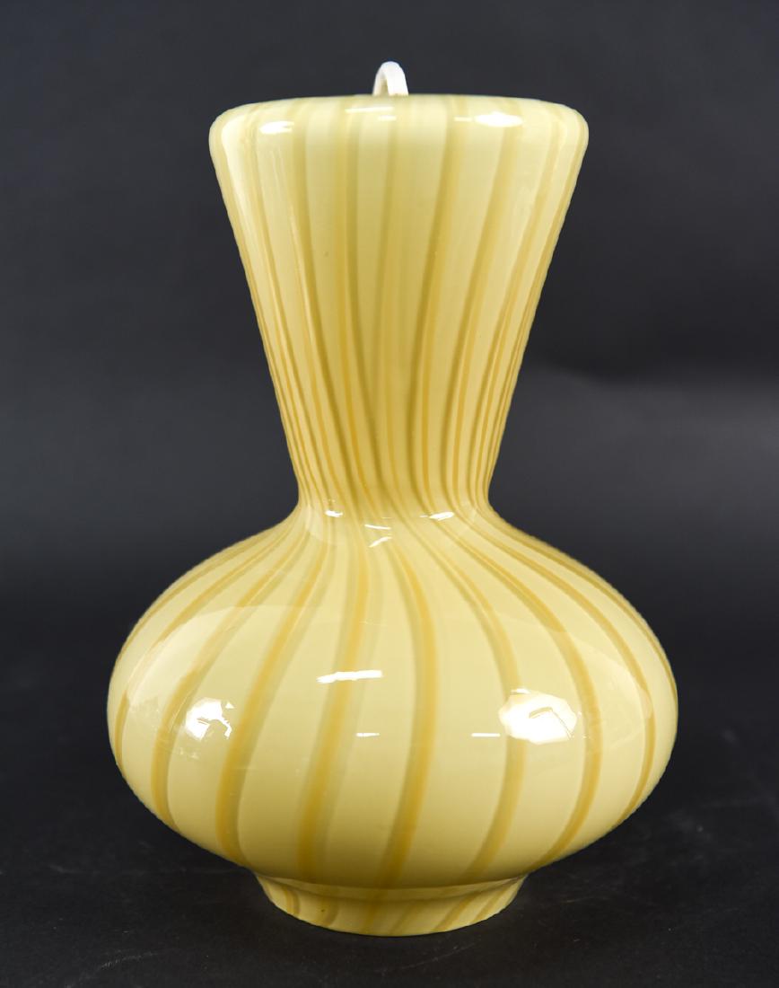ART GLASS PENDANT LIGHT: Dimensions: H 10" x Dia. 6.75" Condition: Not tested.