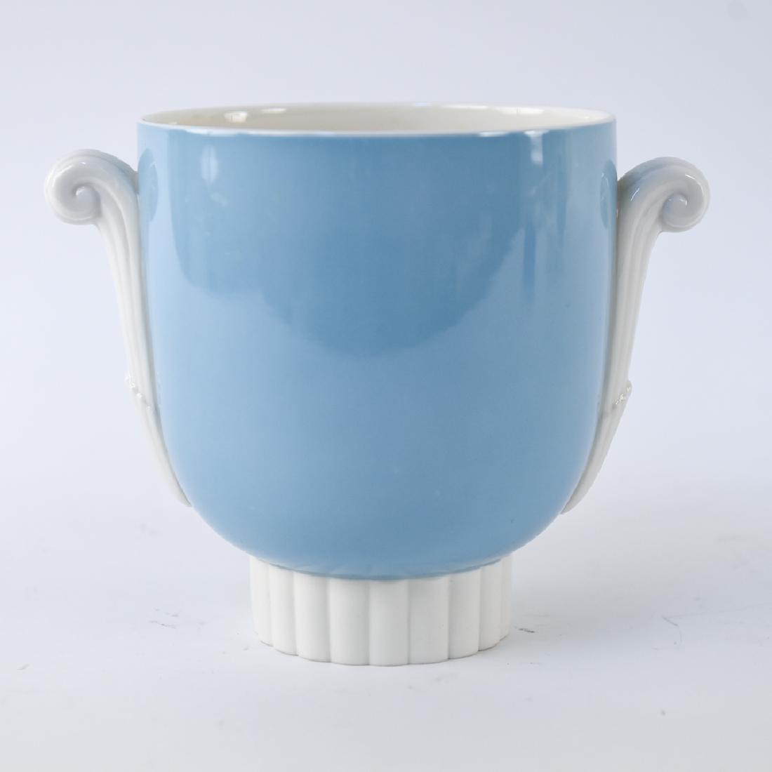 LENOX PORCELAIN URN Jun 30, 2019 Westport Auction in CT