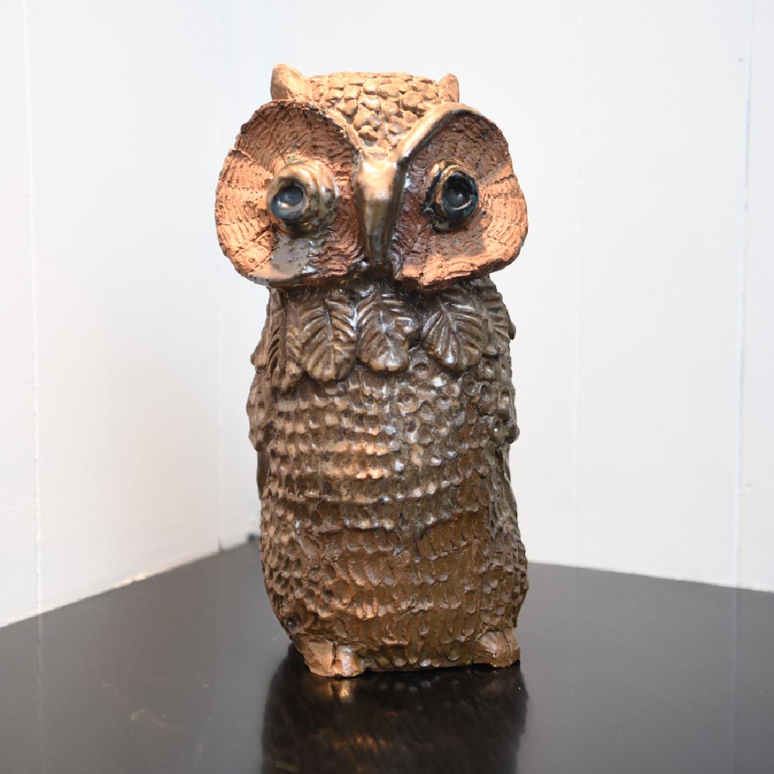 MODERN OWL CERAMIC: Studio pottery, signed on base. Dimensions: H 12.25" x W 6.25" x D 5.5" Condition: No issues to note.